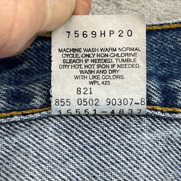 Levi's Vintage 550 High Rise Mom Jean Cut Off Jean Shorts 100% Cotton - Picture 5 of 9